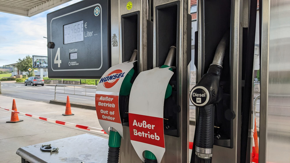 Die Honsel-Tankstelle in Reichensachsen ist nach der falschen Kraftstoff-Befüllung vorerst gesperrt.