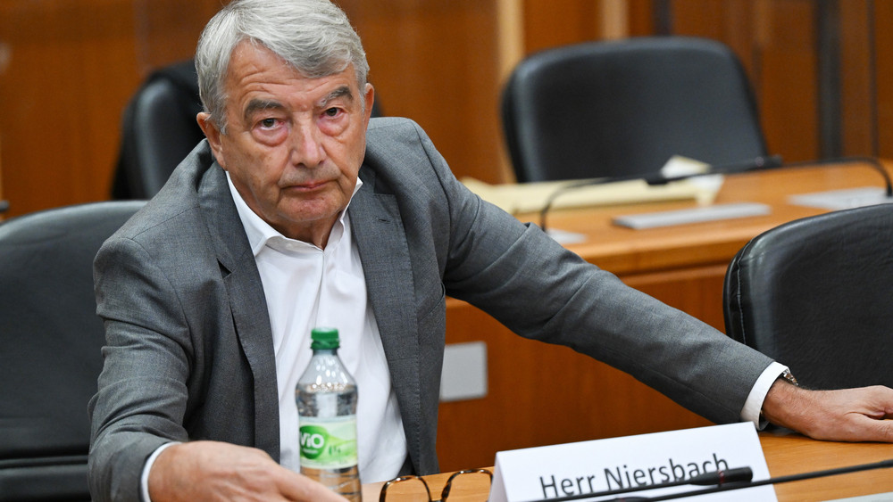 Nach längerer Pause im Sommermärchen-Prozess muss sich Wolfgang Niersbach nicht mehr vor Gericht verantworten.