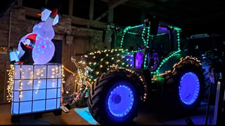 "Gänsehaut pur": Beleuchtete Traktoren fahren durch Baunatal