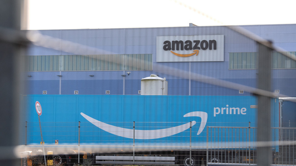 Beim Versandriesen Amazon sollen 9.000 Jobs gestrichen werden. 