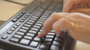 Klarnamenpflicht im Internet: Debatte nimmt Fahrt auf