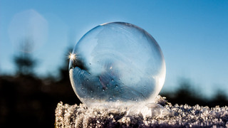 Gefrorene Seifenblasen: So gehts im Winter