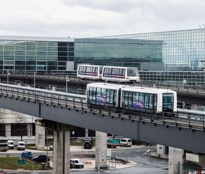 Skyline Bahn am Flughafen Frankfurt fährt wieder