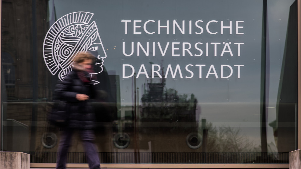 Ein Hörsaal der TU Darmstadt bleibt wegen Deckenschäden vorerst gesperrt.