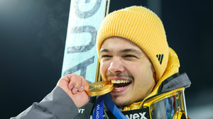 Sensations-Gold im Skispringen