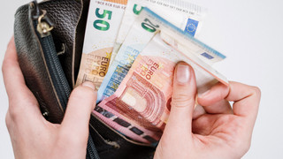 Pfandleihhäuser: Schnell an Geld kommen - zu welchem Preis?