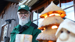 Motorsägenkünstler: Holzskulpturen mit der Motorsäge geschnitzt