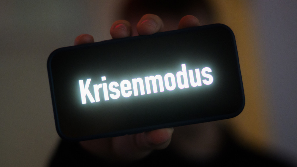  Das Wort des Jahres «Krisenmodus» steht auf einem Smartphone-Display.