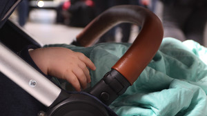 Autofahrer fährt in Kassel über Rot und erfasst Kinderwagen