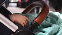 Autofahrer fährt in Kassel über Rot und erfasst Kinderwagen