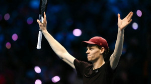 ATP Finals: Sinner schlägt Alcarez im packenden Endspiel