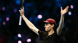 ATP Finals: Sinner schlägt Alcarez im packenden Endspiel