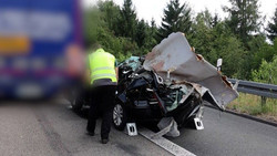 Tödlicher Unfall: Pkw unter Lkw nahe Uttrichshausen