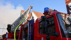 Menschen in Gefahr: Gebäudebrand in der Innenstadt gemeldet