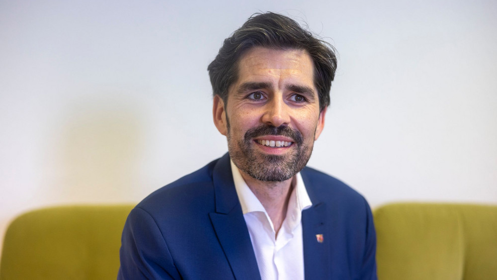 Minister für Kommunen, Bauen, Wohnen und Kultur Sven Teuber