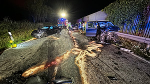 Schwerer Unfall auf B3 bei Bad Vilbel: Sieben Verletzte
