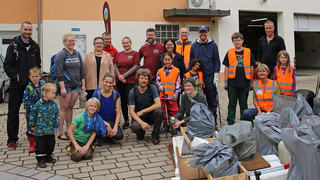 Engagierte Freiwillige befreien die Lahn von 760 kg Müll in Marburg