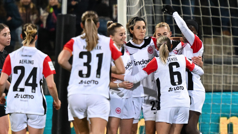 Die Eintracht-Frauen wollen auch beim Pokal-Spiel bei Bayern München jubeln (Archivbild).