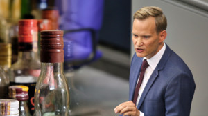 Streeck warnt vor sorglosem Umgang mit Alkohol