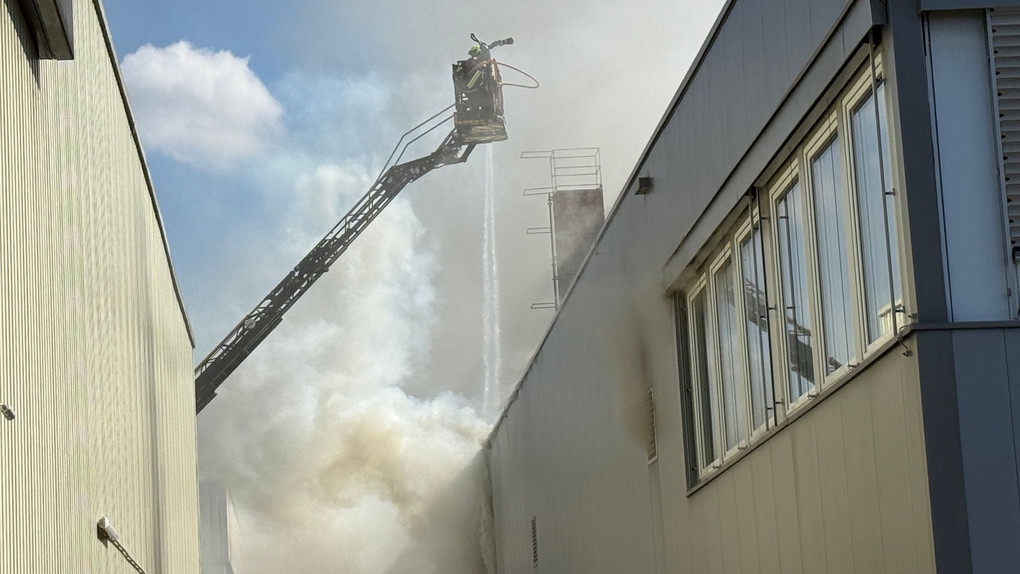 Großbrand in Kriftel: Lagerhalle in Flammen