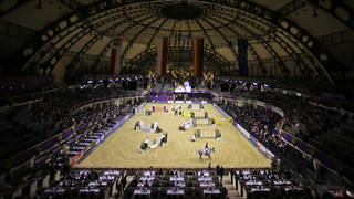 Festhallen-Reitturnier startet: Topsport in weihnachtlichem Ambiente