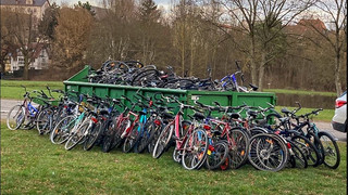 Polizei sucht 3-Jährige und findet über 100 Fahrräder in Friedberg