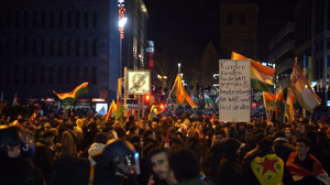 Pro-kurdische Demo: Attacke auf Imbiss und verletzte Beamte