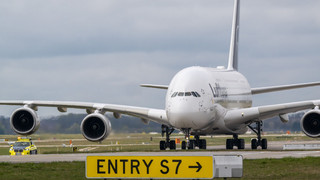 Lufthansa-Airbus setzt bei Landung in München zu früh auf