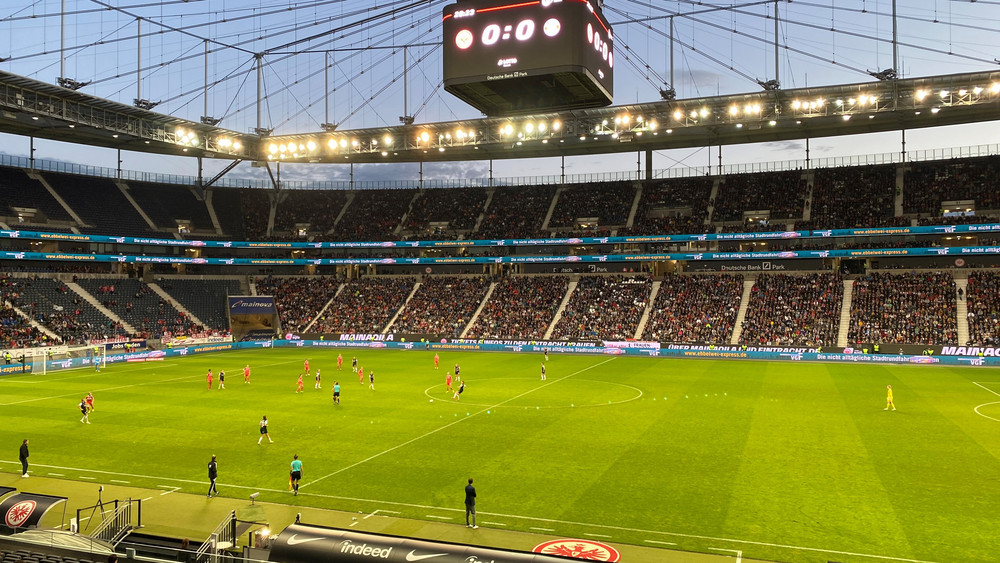 Schon am 16. September 2022 spielten die Eintracht-Frauen im Deutsche Bank Park: Am Sonntag geht es auch gegen Wolfsburg ins große Stadion.