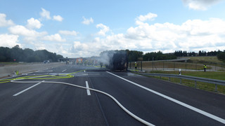 A7 bei Kassel: Lkw-Anhänger brennt am Lohfeldener Rüssel aus