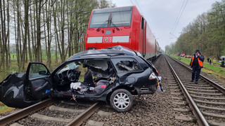Drei Tote bei Unfall mit Regionalzug bei Hannover