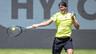 Tennis-Star Alexander Zverev hilft Fan und gewinnt in Halle