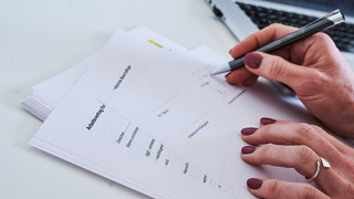 Lohnlücke schrumpft: Frauen holen auf