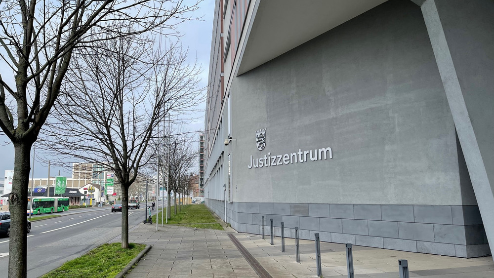 Der Verfahren wurde am Amtsgericht Wiesbaden verhandelt.