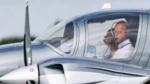 Festnahmen an Kanzler-Flugzeug: Polizei stoppt mutmaßliche Sabotage