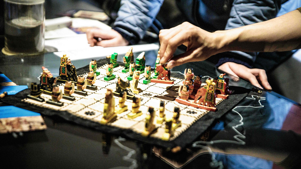 Im Wiesbadener Haus an der Marktkirche verwandeln sich die Räume in ein riesiges Spielezimmer. Mehr als 200 Spiele könnt ihr hier kostenlos ausprobieren.