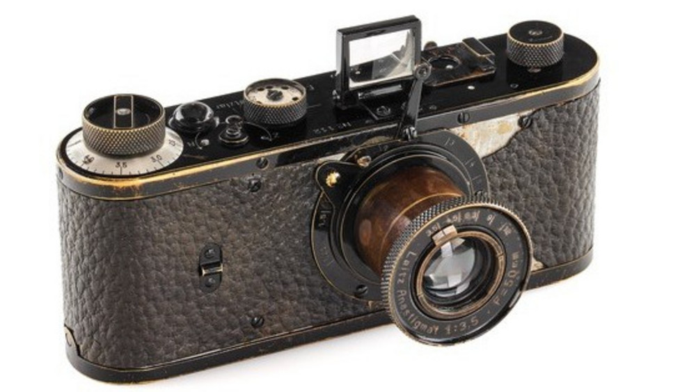 Ein ganz besonderes Schätzchen kommt unter den Hammer: Ein einhundert Jahre alte Kamera, die Leica 0-Serie no.112