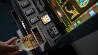 Frankfurt: Illegale Glücksspielhallen in 2 Wohnungen aufgelöst