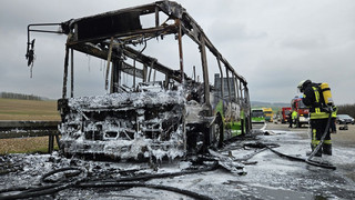 Malsfeld: Brennender Bus auf A7