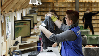 Bücher, Filme, Kleidung: So machst du alte Dinge zu Geld