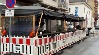 Gastro-Terrassen auf Parkflächen sollen in Wiesbaden bleiben