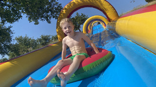 55 Meter lang: Kostenlose XXL-Wasserrutsche in Kassel