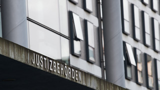 Auto rast in Juwelier in Kassel - Urteil