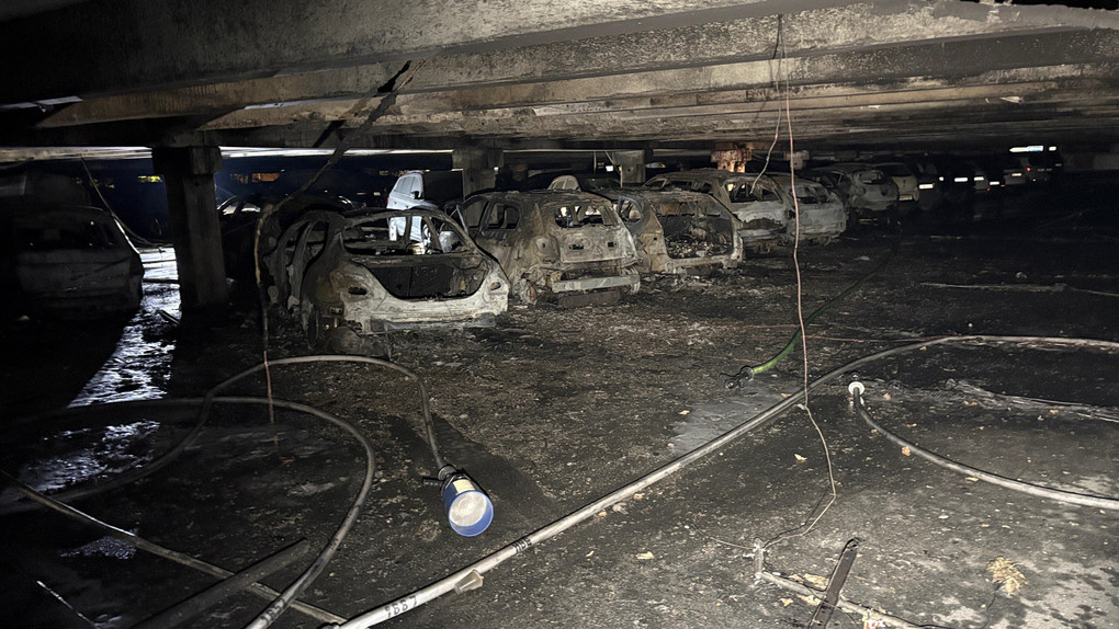 Elf Autos ausgebrannt nach Feuer in Bad Homburger Parkhaus