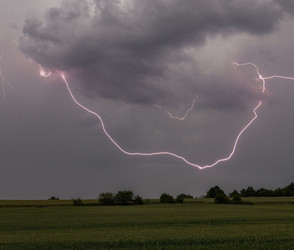 Unwetter in Calden: verstopfte Gullys und Hagel