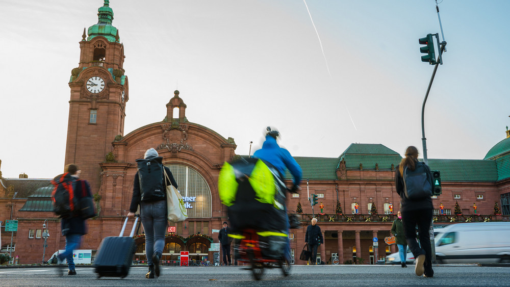 Kurz Innehalten im Wiesbadener Bahnhof - am 24.12. bei einem Kurz-Gottesdienst