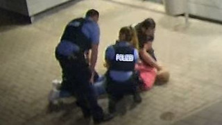 Idstein: Video zeigt offenbar schlagenden Polizisten vor Polizeiwache