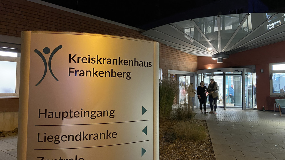 Im Kreiskrankenhaus in Frankenberg läuft der Betrieb nach dem Brand vergangene Woche weitgehend wieder - es gibt aber noch einige Einschränkungen.