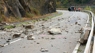 Felssturz an der Loreley – Bundesstraße 42 voll gesperrt
