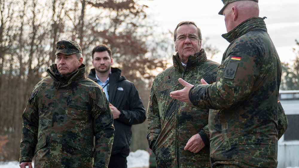 Verteidigungsminister Pistorius besucht Offiziersschule